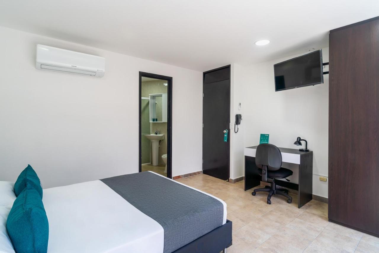 Ayenda Coliving La 78A Hotel Medellín Buitenkant foto