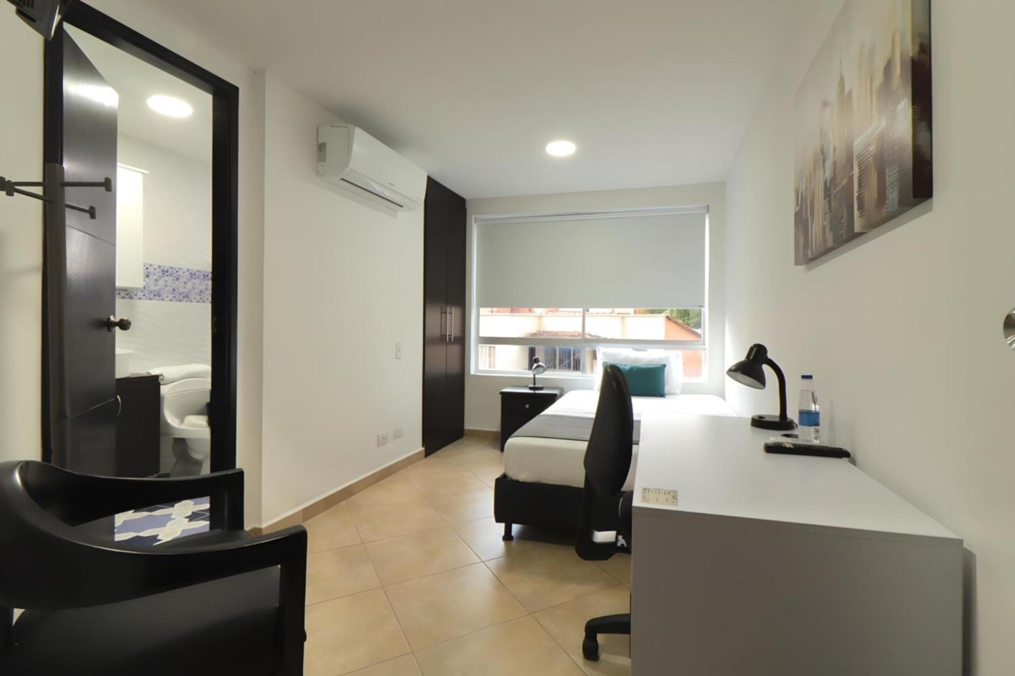 Ayenda Coliving La 78A Hotel Medellín Buitenkant foto